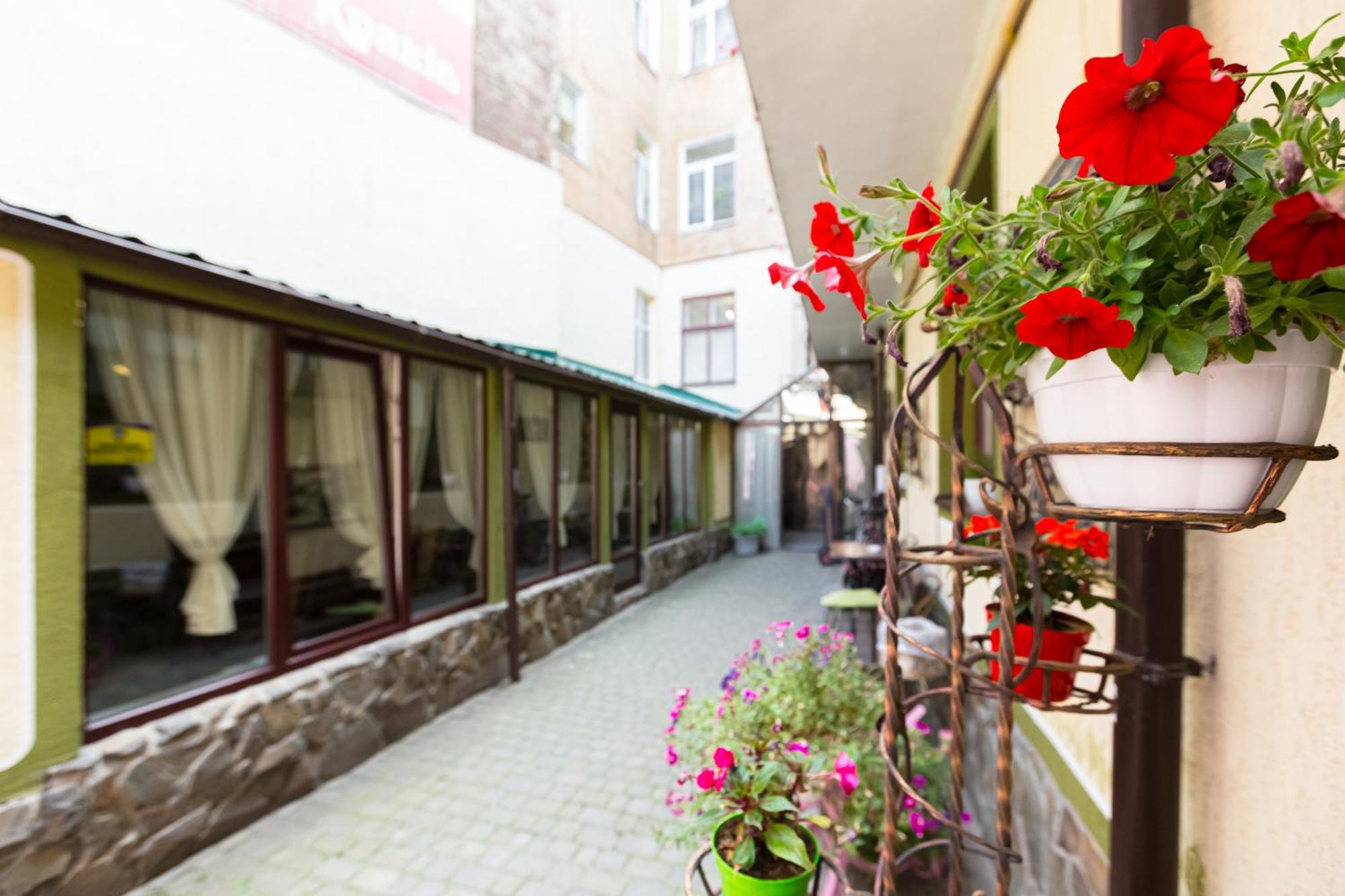 Staryi Krakiv Hotel Lviv Bagian luar foto