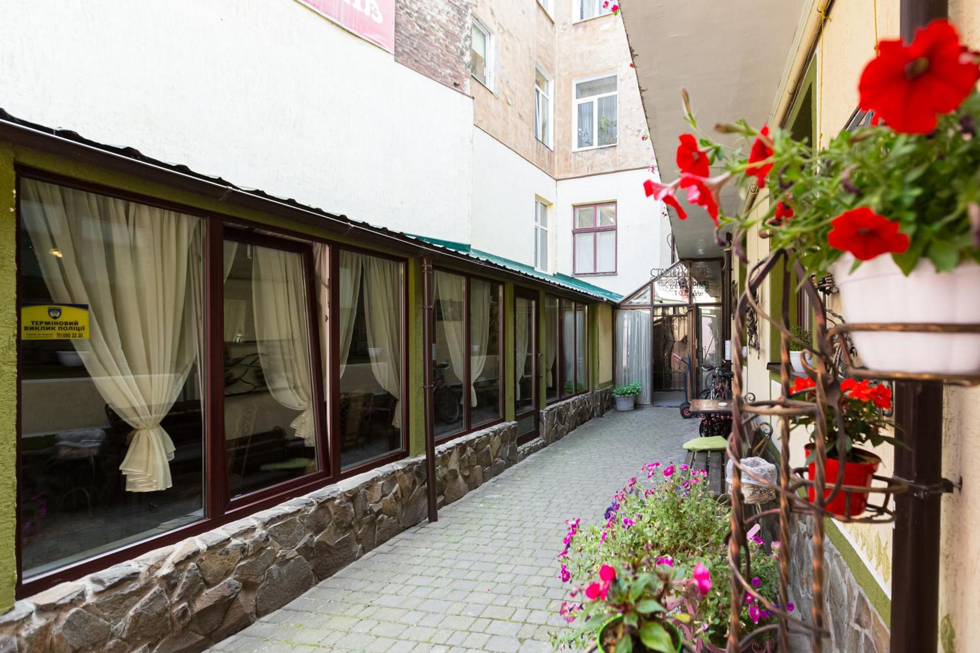 Staryi Krakiv Hotel Lviv Bagian luar foto