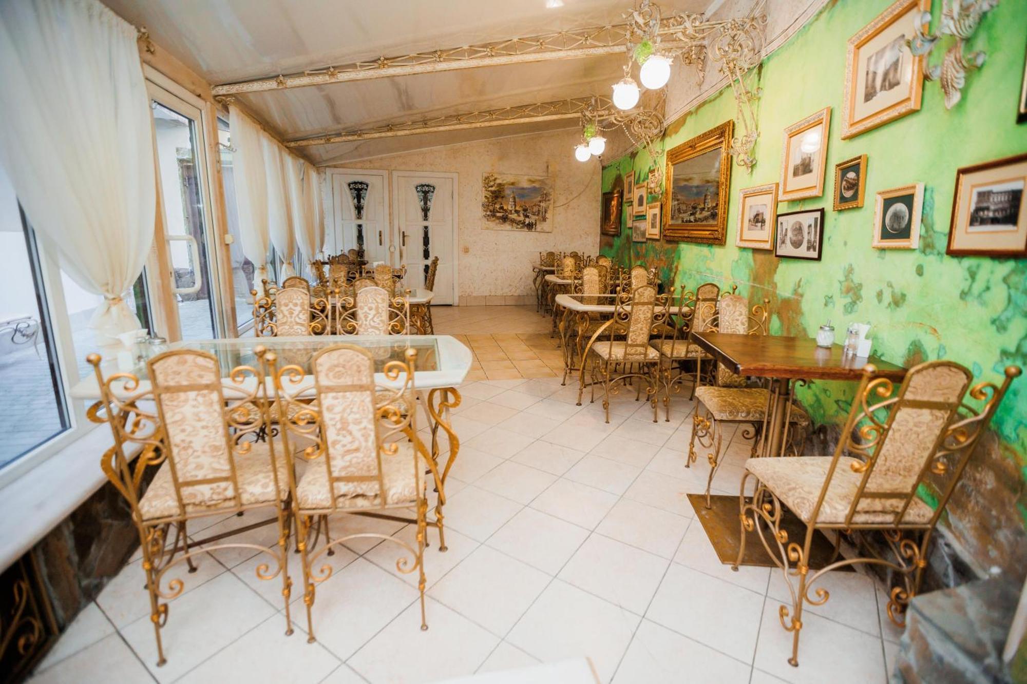 Staryi Krakiv Hotel Lviv Bagian luar foto