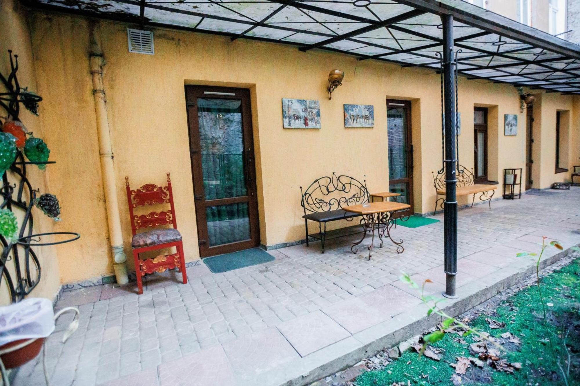 Staryi Krakiv Hotel Lviv Bagian luar foto