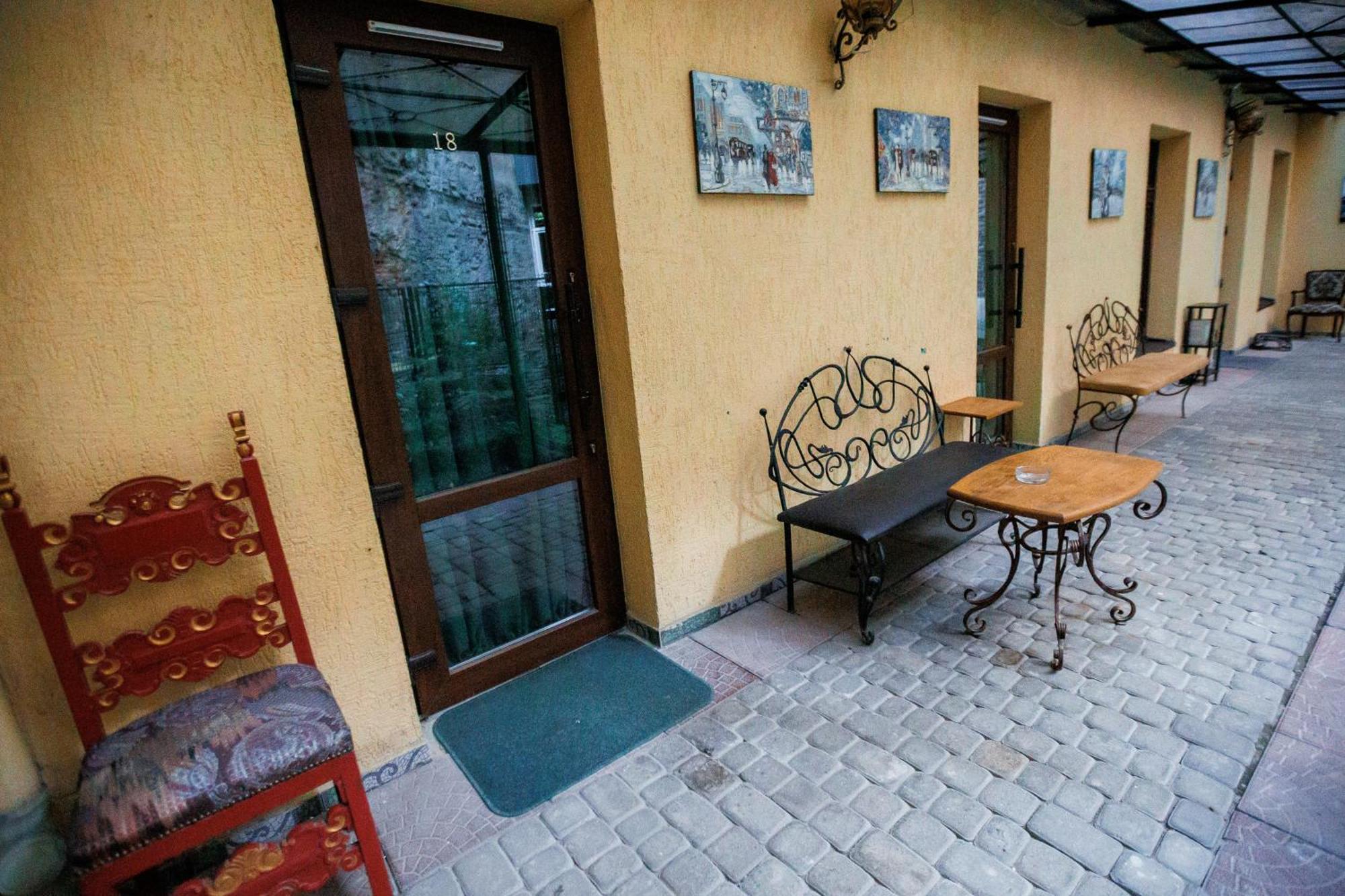 Staryi Krakiv Hotel Lviv Bagian luar foto