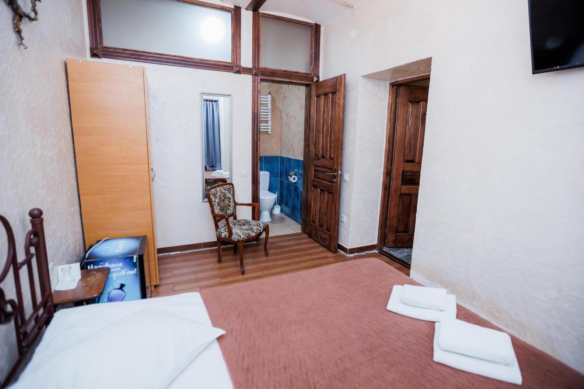 Staryi Krakiv Hotel Lviv Bagian luar foto