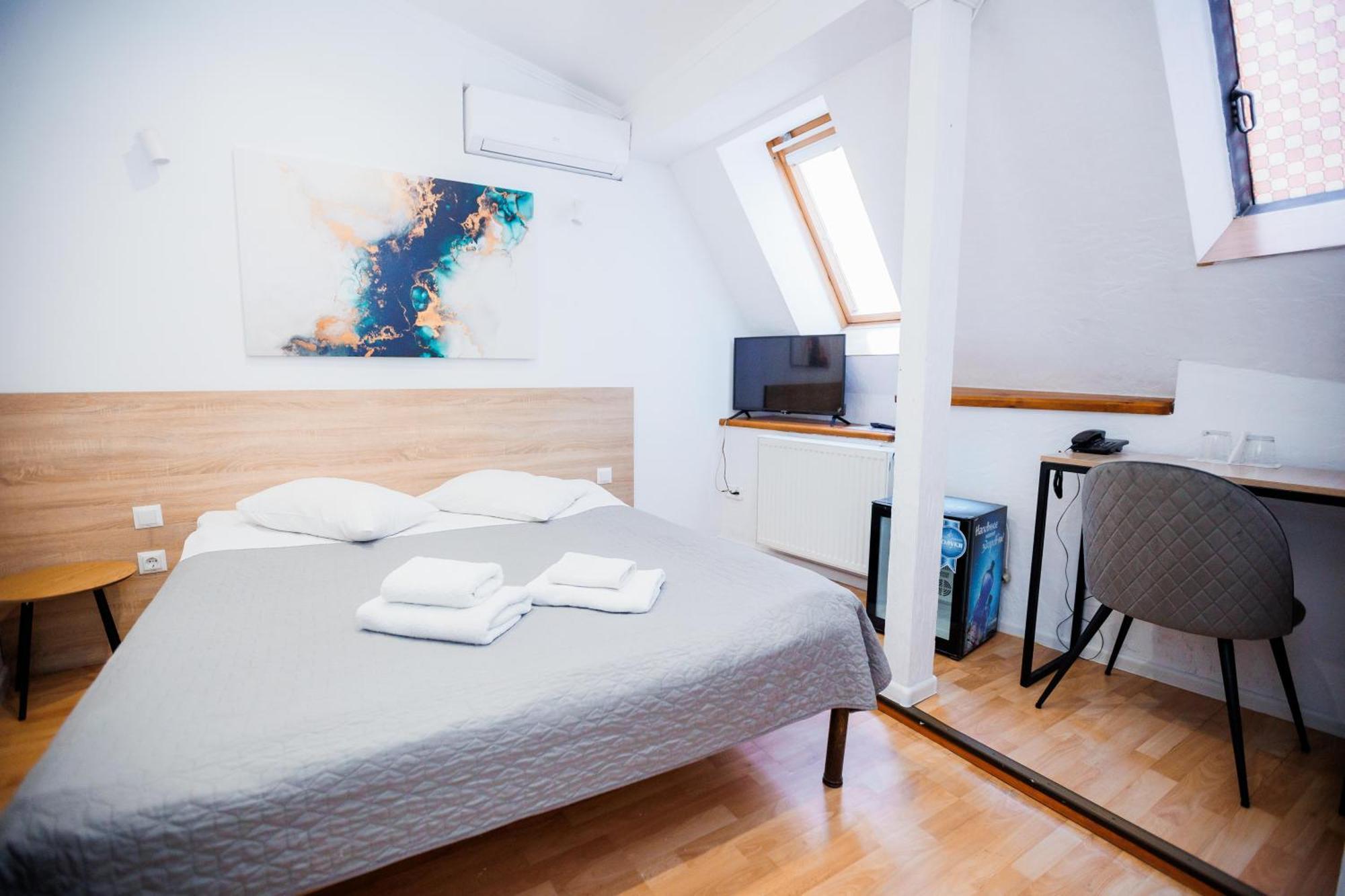 Staryi Krakiv Hotel Lviv Bagian luar foto