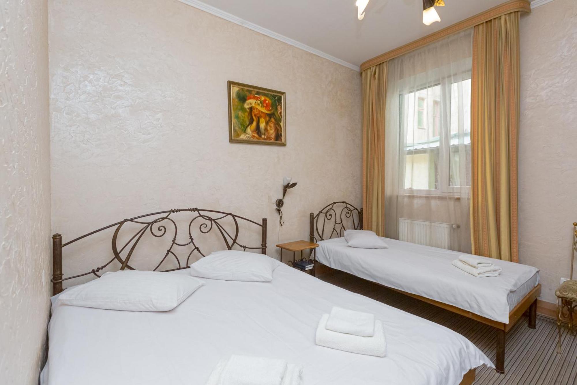 Staryi Krakiv Hotel Lviv Bagian luar foto
