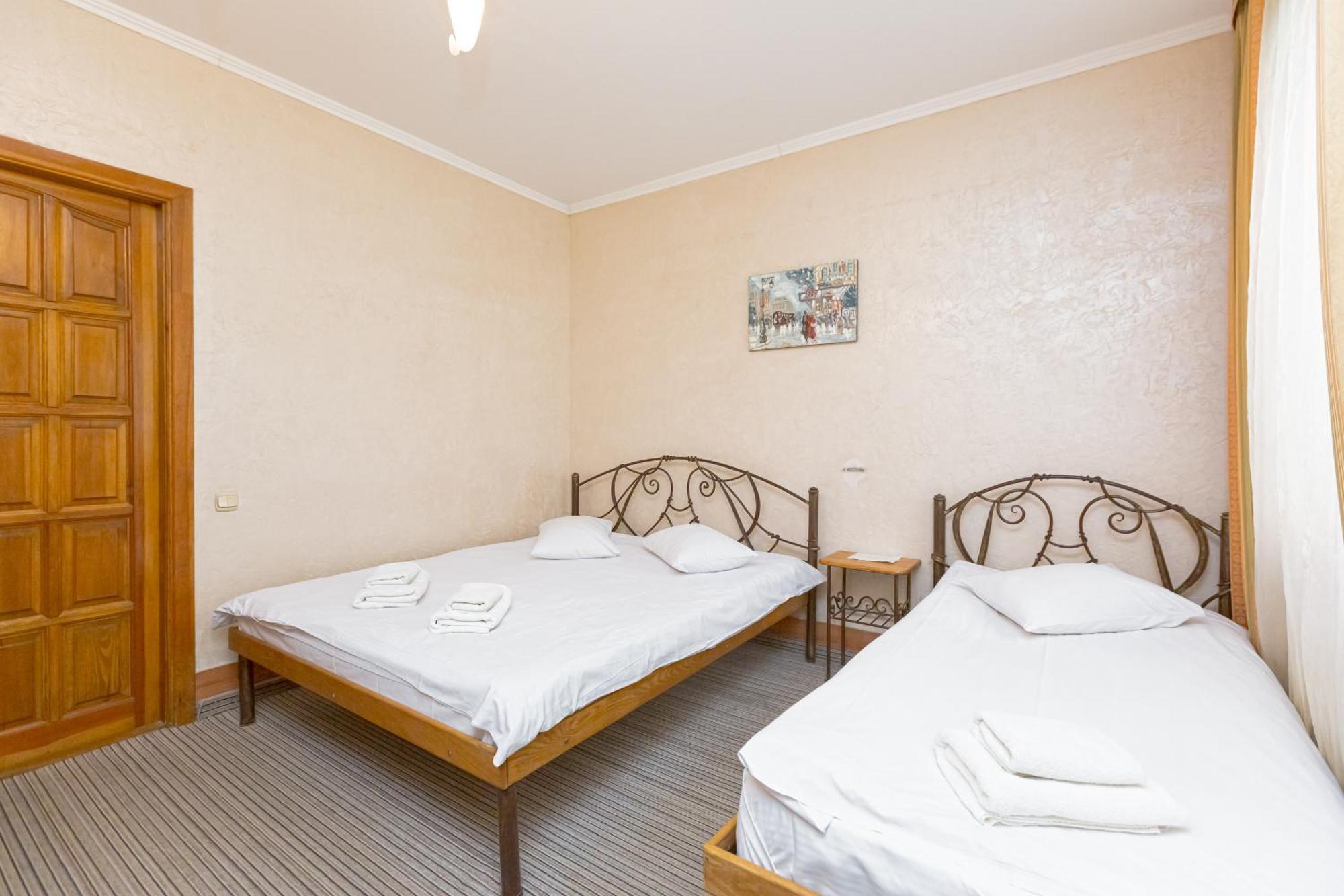 Staryi Krakiv Hotel Lviv Bagian luar foto