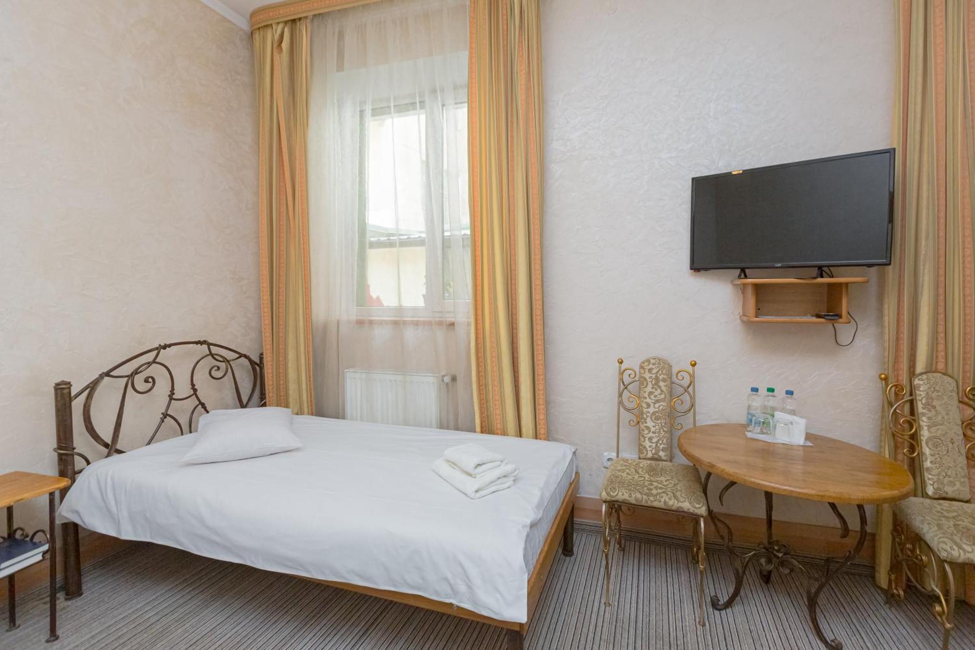 Staryi Krakiv Hotel Lviv Bagian luar foto